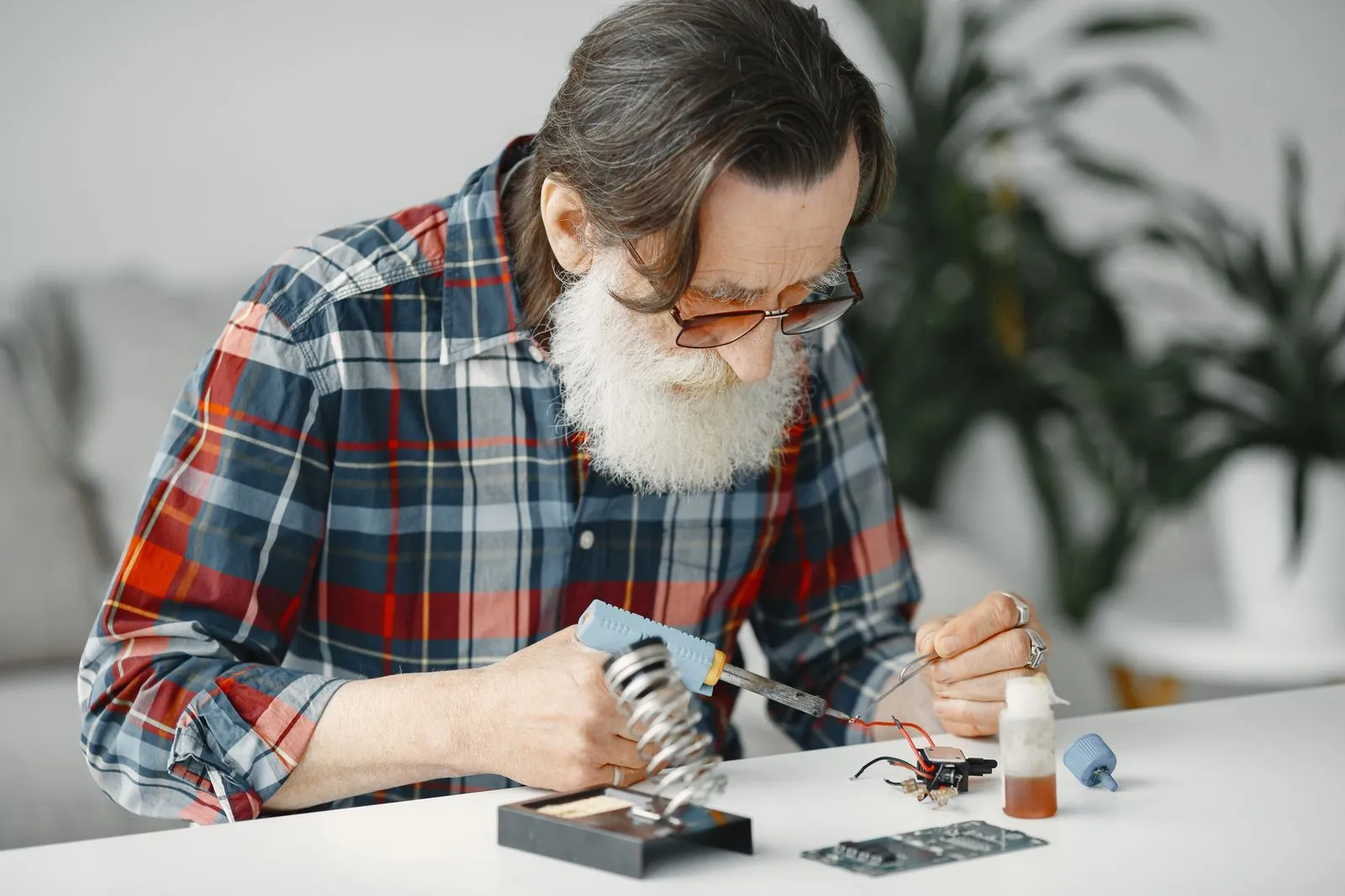 What to Check When a Guitar Output Jack Fails